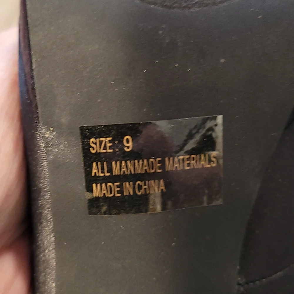 Shoes - Picture 4 of 7